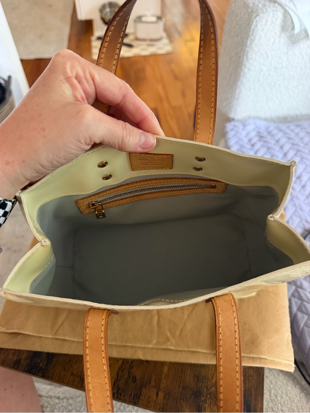 Louis Vuitton Cream Vernis Tote with Vachetta Trim - Picture 9 of 11